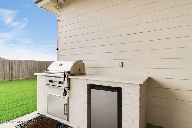 406 Last Quarter Drive, Youngsville, LA 70592