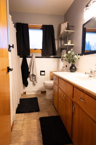 208 E 2nd Street, Adrian, MN 56110