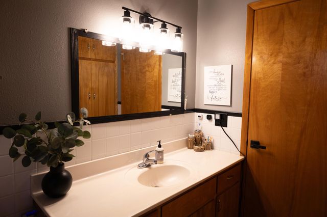 208 E 2nd Street, Adrian, MN 56110