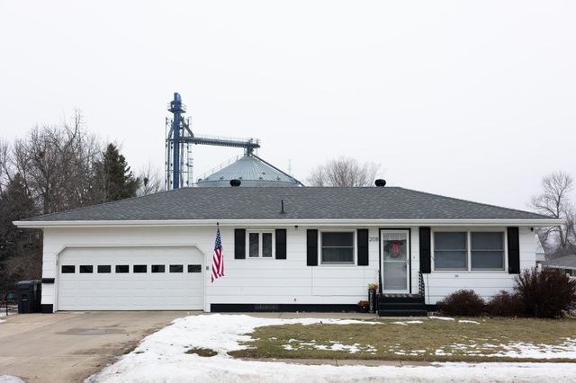 208 E 2nd Street, Adrian, MN 56110