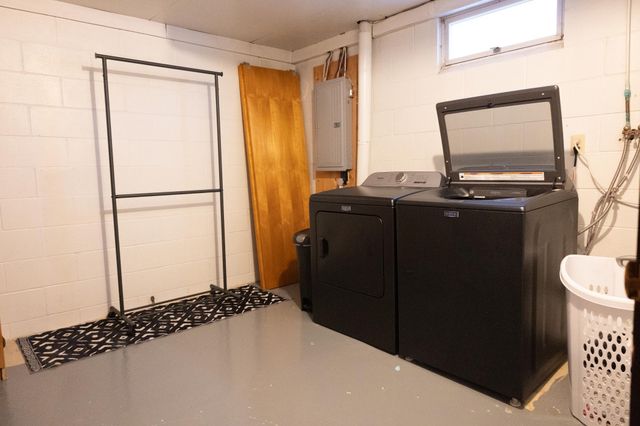 208 E 2nd Street, Adrian, MN 56110