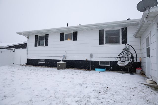 208 E 2nd Street, Adrian, MN 56110