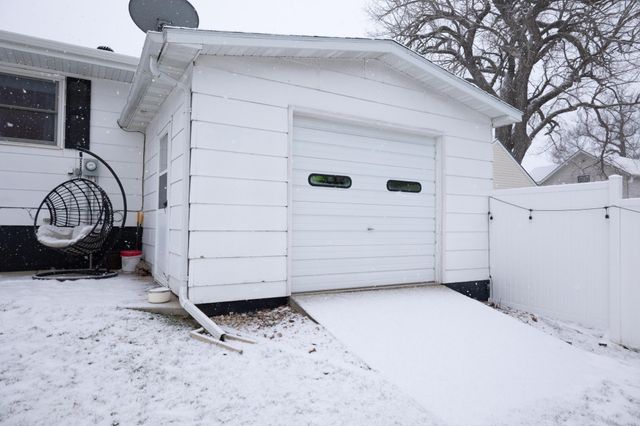 208 E 2nd Street, Adrian, MN 56110