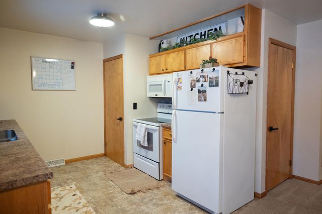 208 E 2nd Street, Adrian, MN 56110