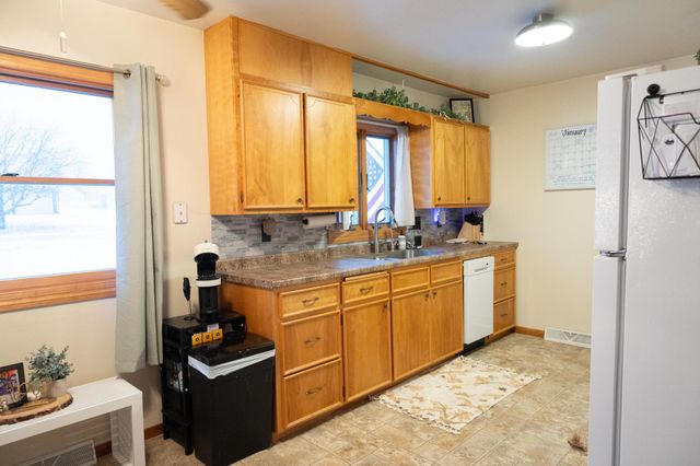 208 E 2nd Street, Adrian, MN 56110