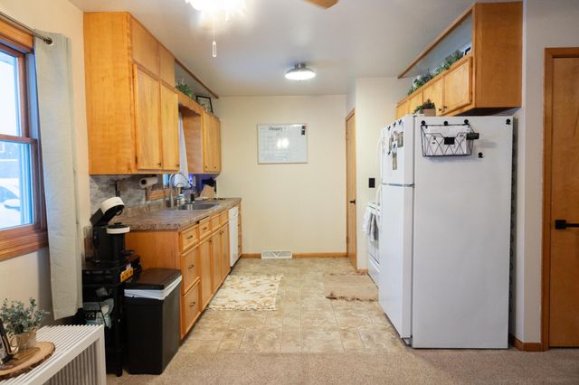 208 E 2nd Street, Adrian, MN 56110