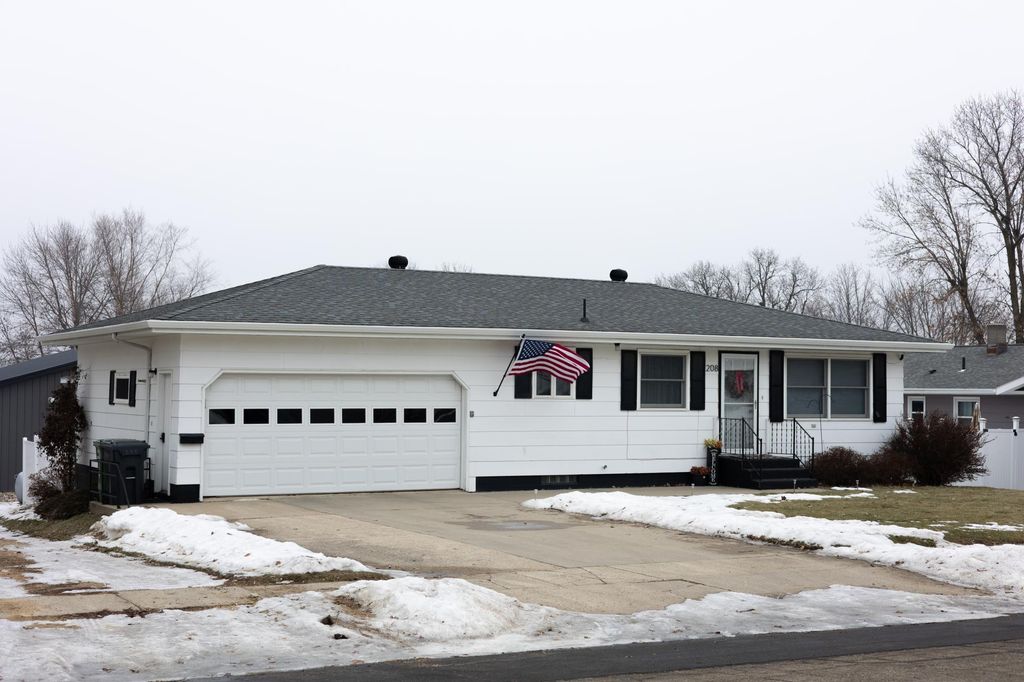 208 E 2nd Street, Adrian, MN 56110