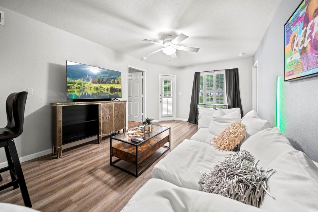 517 Southwest PKWY 104, College Station, TX 77840