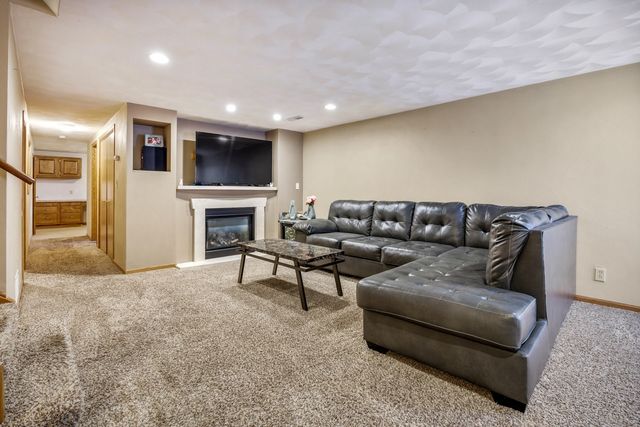 1111 Edgewood Circle, Rockford, IL 61108
