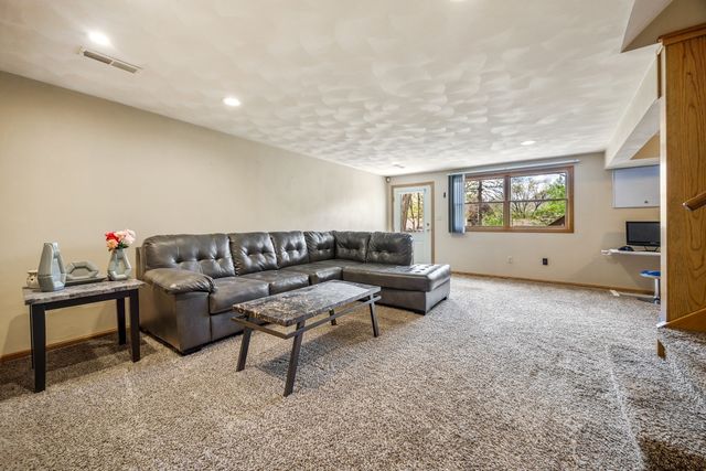 1111 Edgewood Circle, Rockford, IL 61108