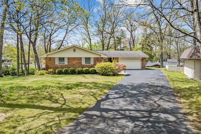 1111 Edgewood Circle, Rockford, IL 61108