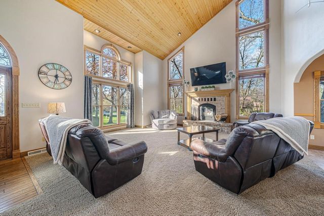 1840 CROWN DRIVE, Oshkosh, WI 54904