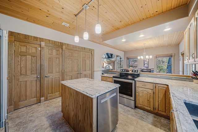 1840 CROWN DRIVE, Oshkosh, WI 54904