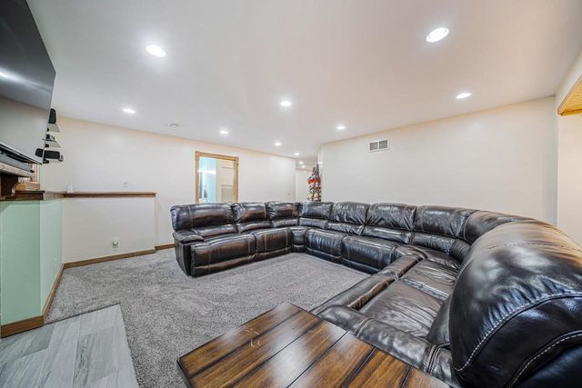 1840 CROWN DRIVE, Oshkosh, WI 54904