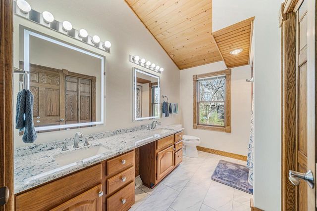 1840 CROWN DRIVE, Oshkosh, WI 54904