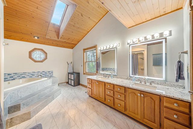 1840 CROWN DRIVE, Oshkosh, WI 54904