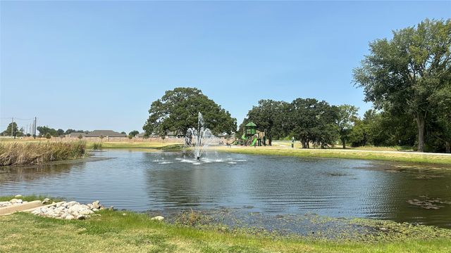 1641 Meadow Crest Drive, Aubrey, TX 76227