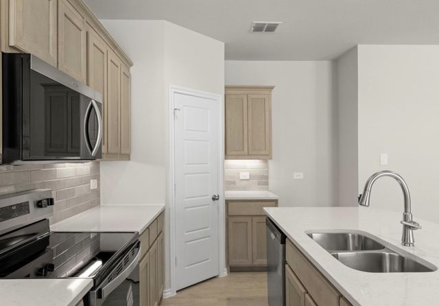 1641 Meadow Crest Drive, Aubrey, TX 76227