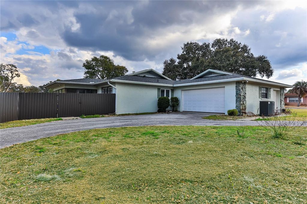 Image 3 of property listing at 8801 E CRESCO LANE, Inverness, FL 34450