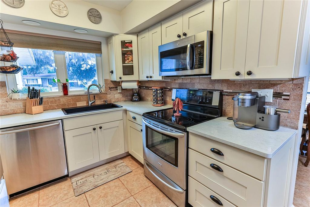 Image 10 of property listing at 8801 E CRESCO LANE, Inverness, FL 34450