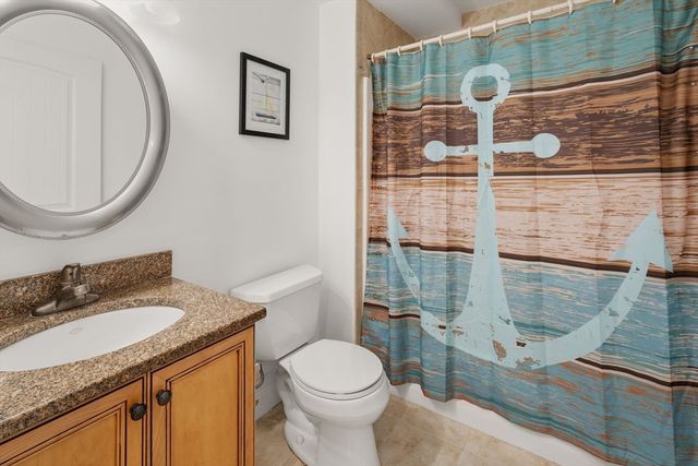 12 Russell Rd 103, Wellesley, MA 02482