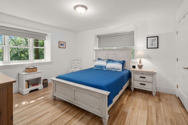 12 Russell Rd 103, Wellesley, MA 02482