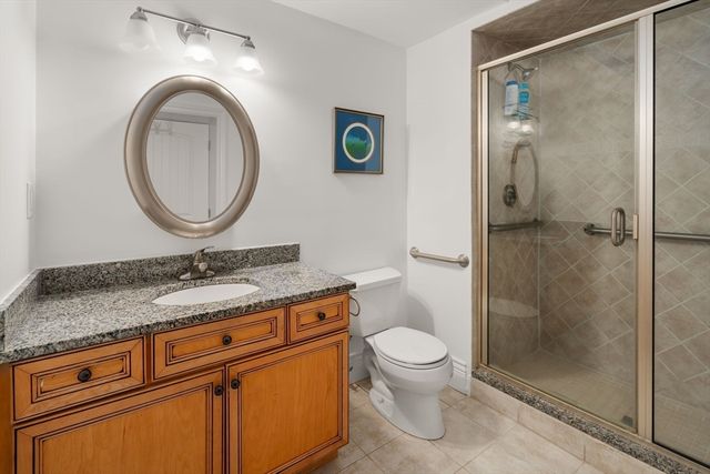 12 Russell Rd 103, Wellesley, MA 02482