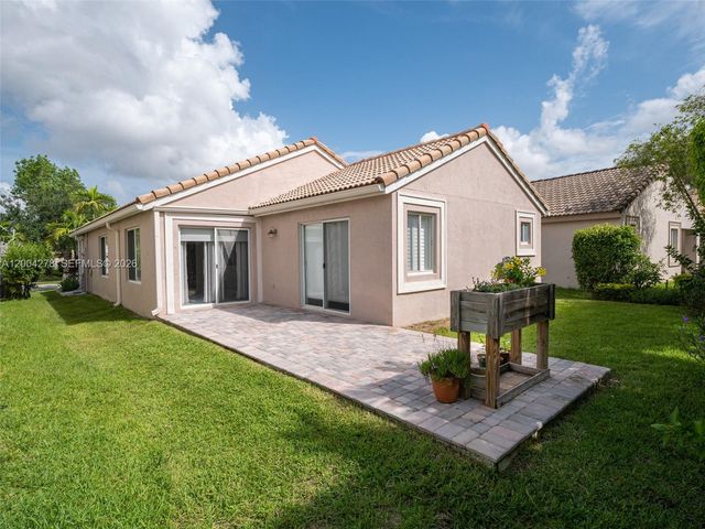 1524 Canary Island Dr, Weston, FL 33327