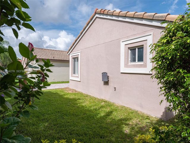 1524 Canary Island Dr, Weston, FL 33327