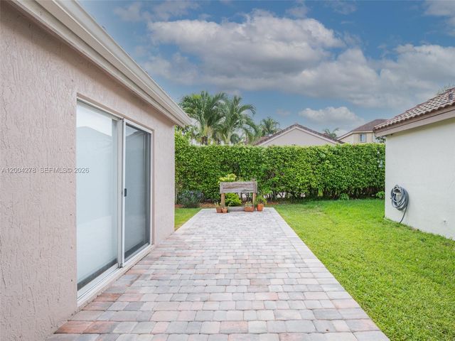 1524 Canary Island Dr, Weston, FL 33327