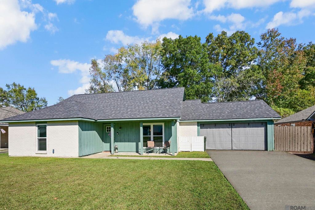 18240 Autumn View Dr, Prairieville, LA 70769