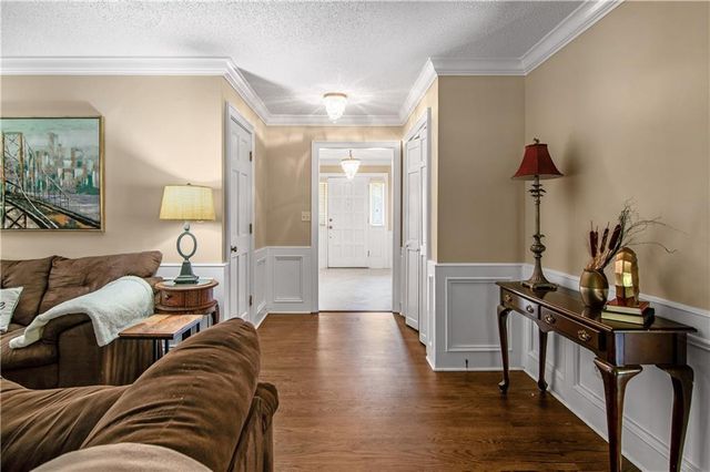 560 Saddle Crest Drive, Roswell, GA 30075
