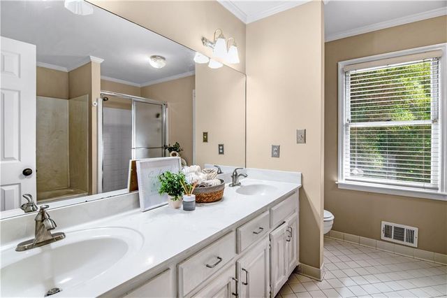560 Saddle Crest Drive, Roswell, GA 30075
