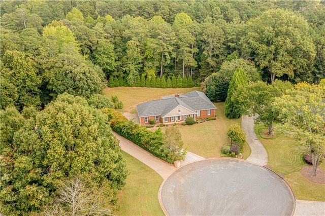 560 Saddle Crest Drive, Roswell, GA 30075