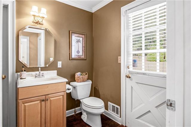560 Saddle Crest Drive, Roswell, GA 30075