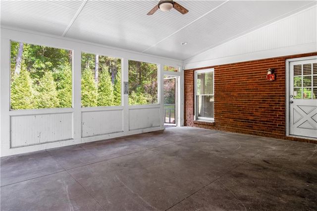 560 Saddle Crest Drive, Roswell, GA 30075