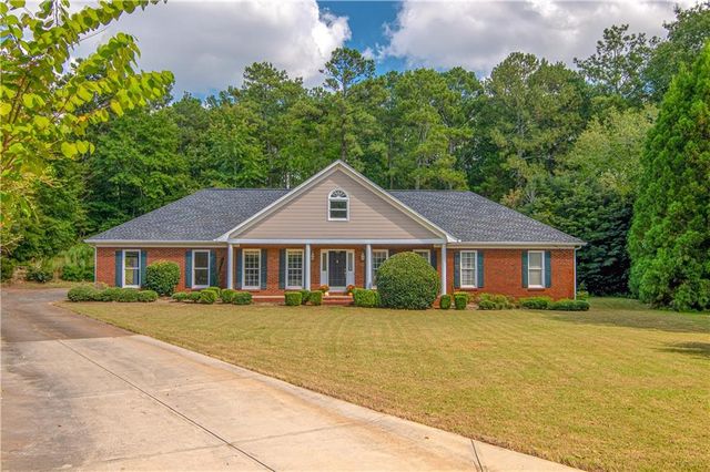 560 Saddle Crest Drive, Roswell, GA 30075