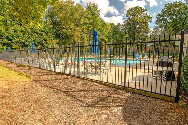 560 Saddle Crest Drive, Roswell, GA 30075