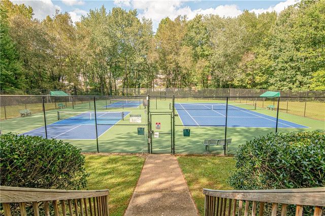 560 Saddle Crest Drive, Roswell, GA 30075