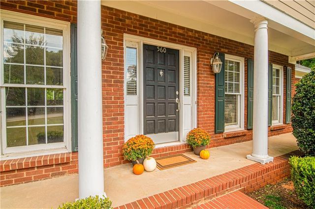 560 Saddle Crest Drive, Roswell, GA 30075