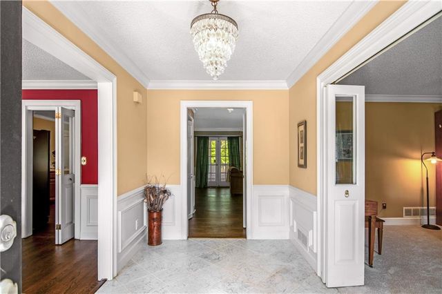560 Saddle Crest Drive, Roswell, GA 30075