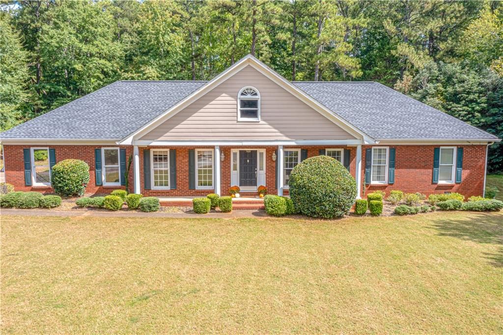 560 Saddle Crest Drive, Roswell, GA 30075
