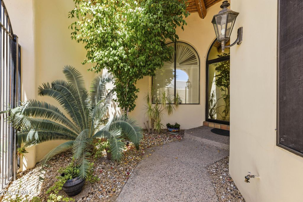 2012 E NORTHVIEW Avenue, Phoenix, AZ 85020 — photo 2
