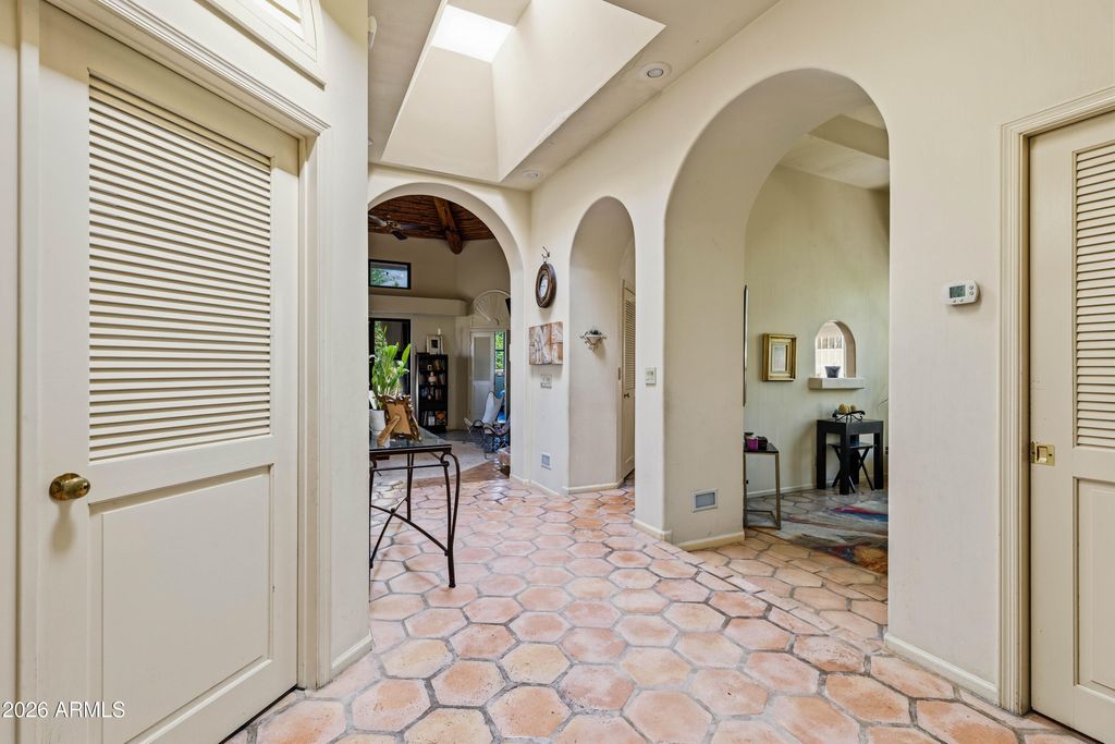 2012 E NORTHVIEW Avenue, Phoenix, AZ 85020 — photo 4