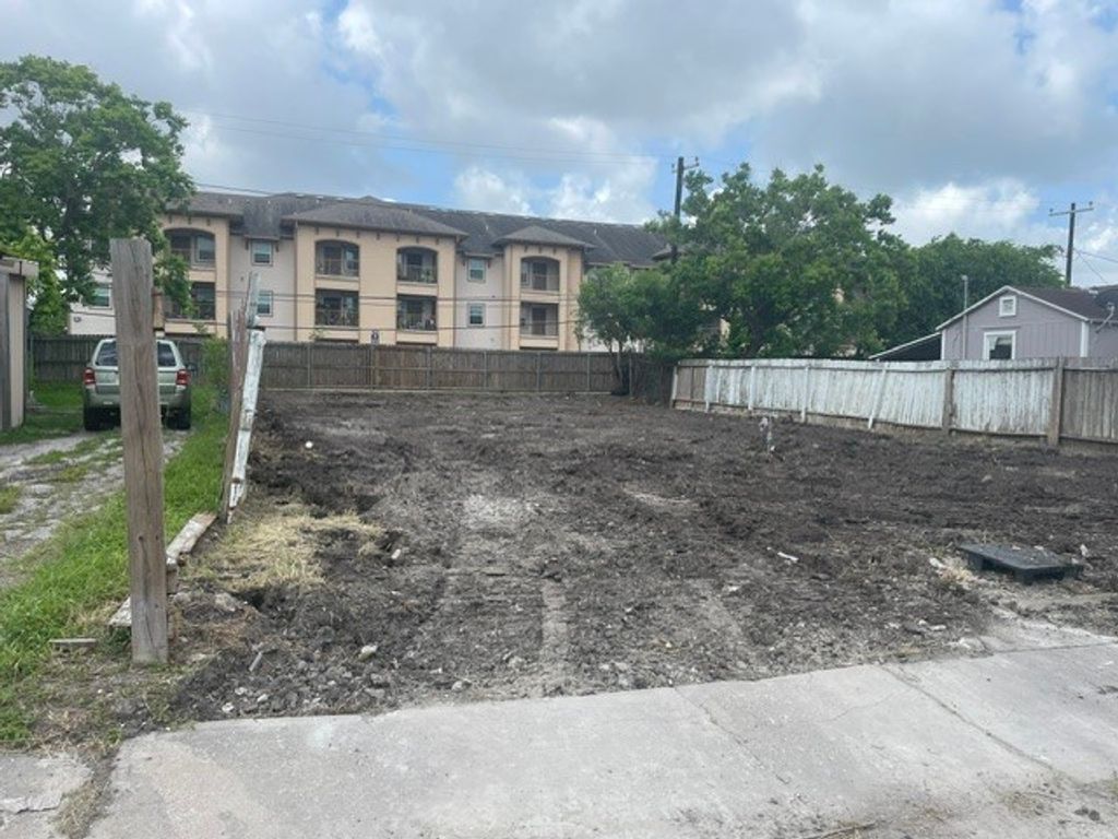 3001 Reyna St, Corpus Christi, TX 78405 — exterior