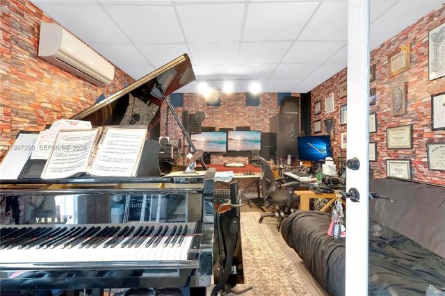 1335 NW 129th St, North Miami, FL 33167