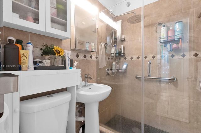 1335 NW 129th St, North Miami, FL 33167