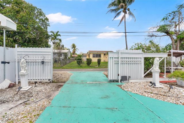 1335 NW 129th St, North Miami, FL 33167
