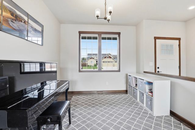 1117 N Main St, Deer Park, WA 99006