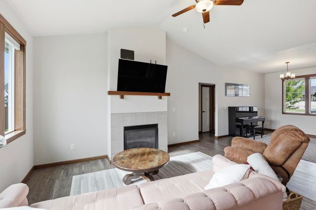 1117 N Main St, Deer Park, WA 99006